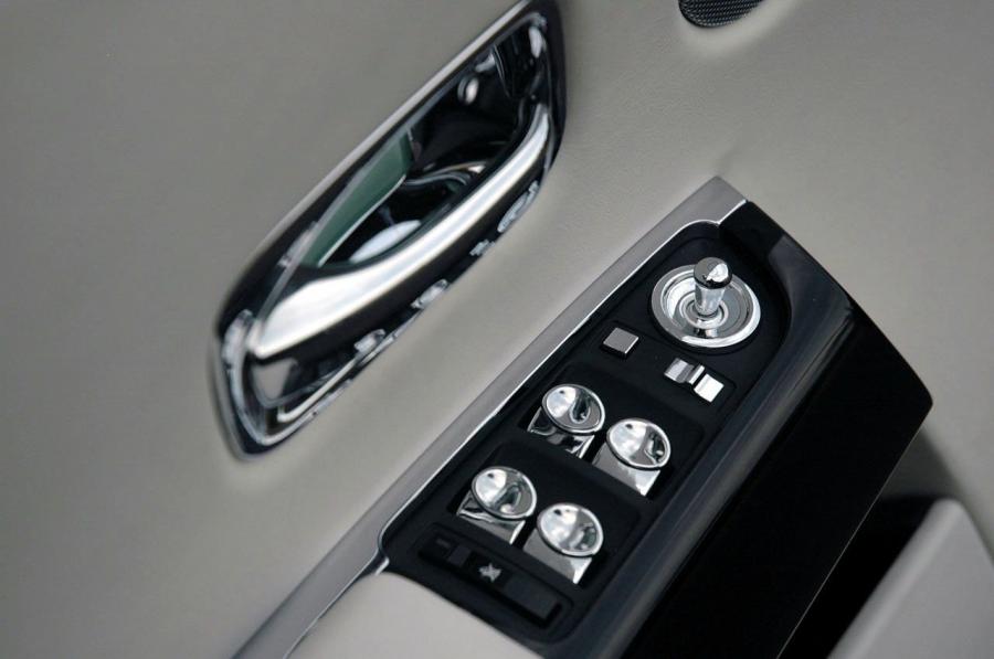  Rolls-Royce Phantom Coupe 2008 года  (фото 22 из 134)